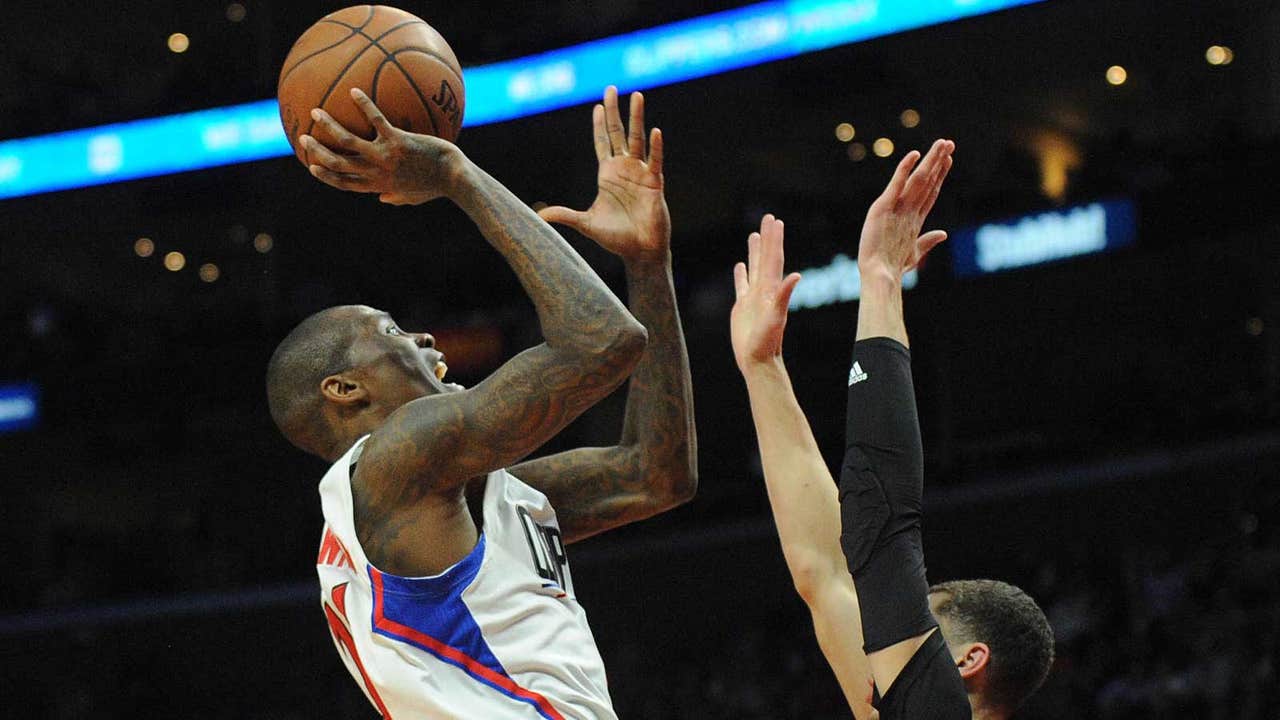 Clippers stunned by 'Wolves at home, ends 4-game streak